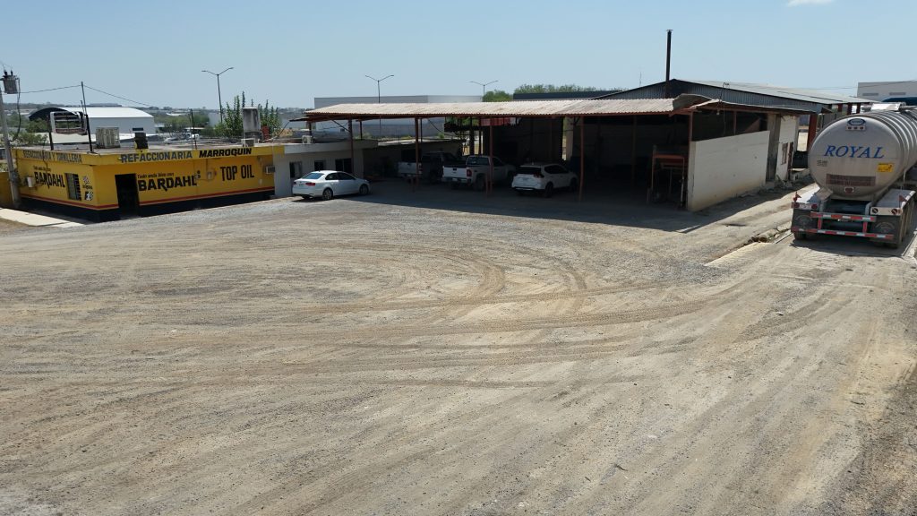 Terreno en Renta con local comercial, oficinas y área techada sobre carretera, en Allende, N.L.